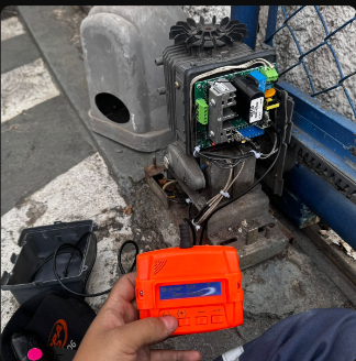 Manutenção de motor de portão automático e aparelho de teste